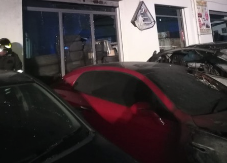 Fuoco in una concessionaria di Castrovillari: 10 auto distrutte dal rogo