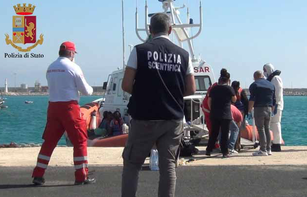 Arrivi di migranti, altri 2 scafisti arrestati a Pozzallo