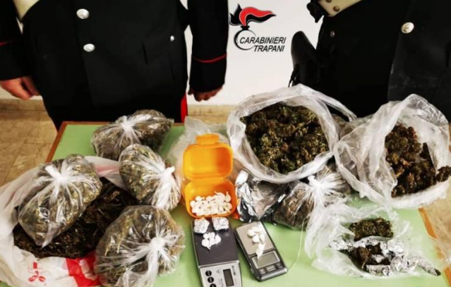 Giovane arrestato a Marsala con un chilo di marijuana e la cocaina