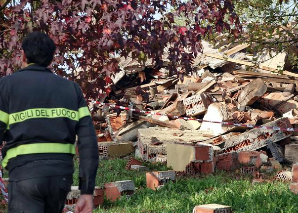 L'esplosione nella cascina di Quargnento,  fermato il proprietario per l'omicidio dei 3 pompieri di Alessandria