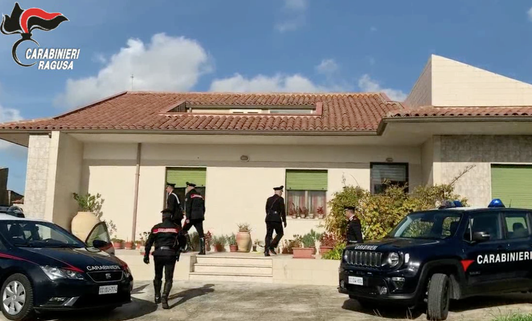 Falsario di Acireale arrestato a Ragusa per truffa anziani (VIDEO)