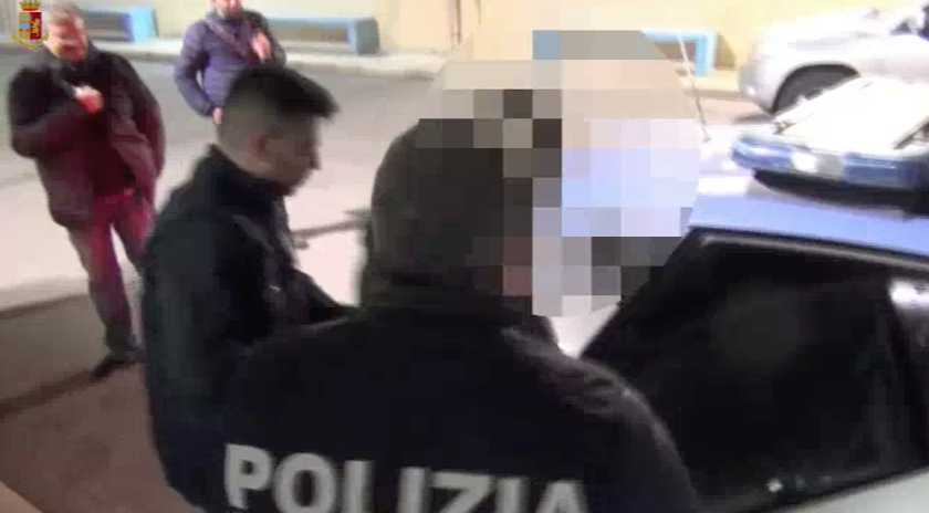 Lo sbarco dei 60 migranti a Pozzallo: individuato e fermato lo scafista VIDEO
