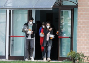 Coronavirus, italiani rientrati dalla Cina: stanno bene e sono in quarantena alla Cecchignola