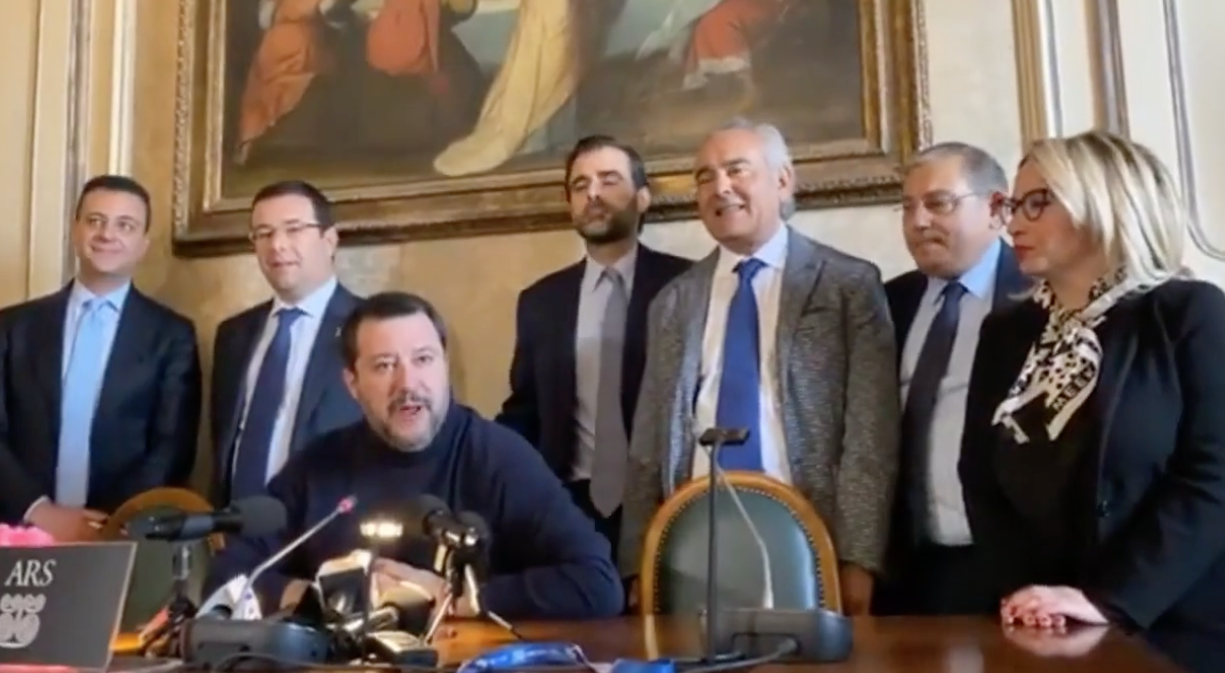 Salvini a Palermo: "Non siamo un autobus, non carichiamo tutti"