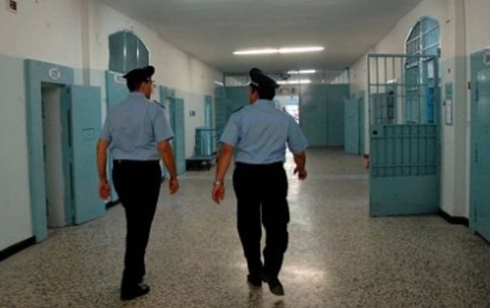 Agente salva detenuto col cappio al collo in una cella del carcere di Enna