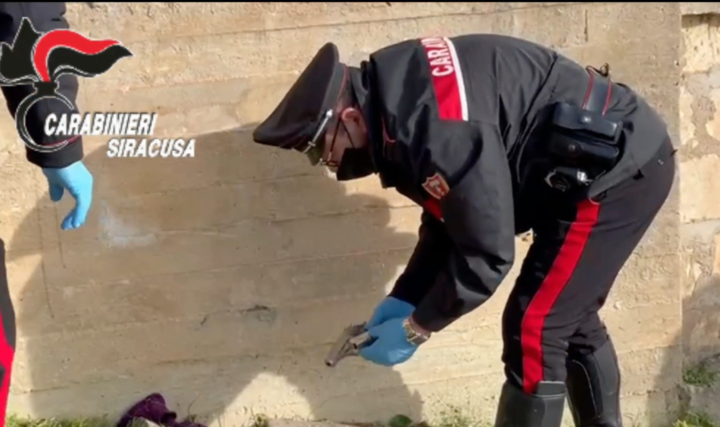Noto, recuperate armi e munizioni dai carabinieri nei rioni a rischio (VIDEO)