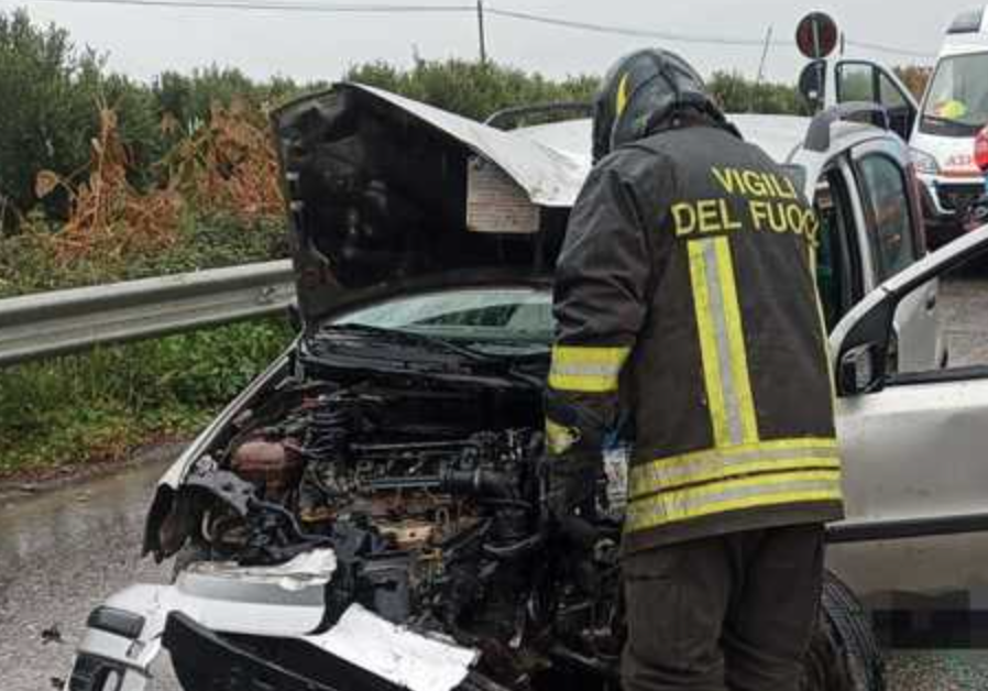 Incidente stradale, un morto e due feriti a Cassano allo Jonio