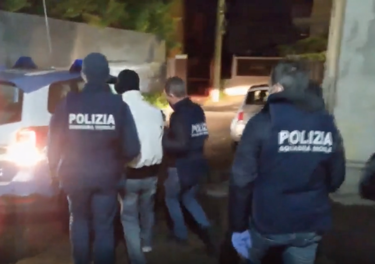 Mafia ed estorsioni a Catania, pure nota pasticceria taglieggiata: 16 arresti