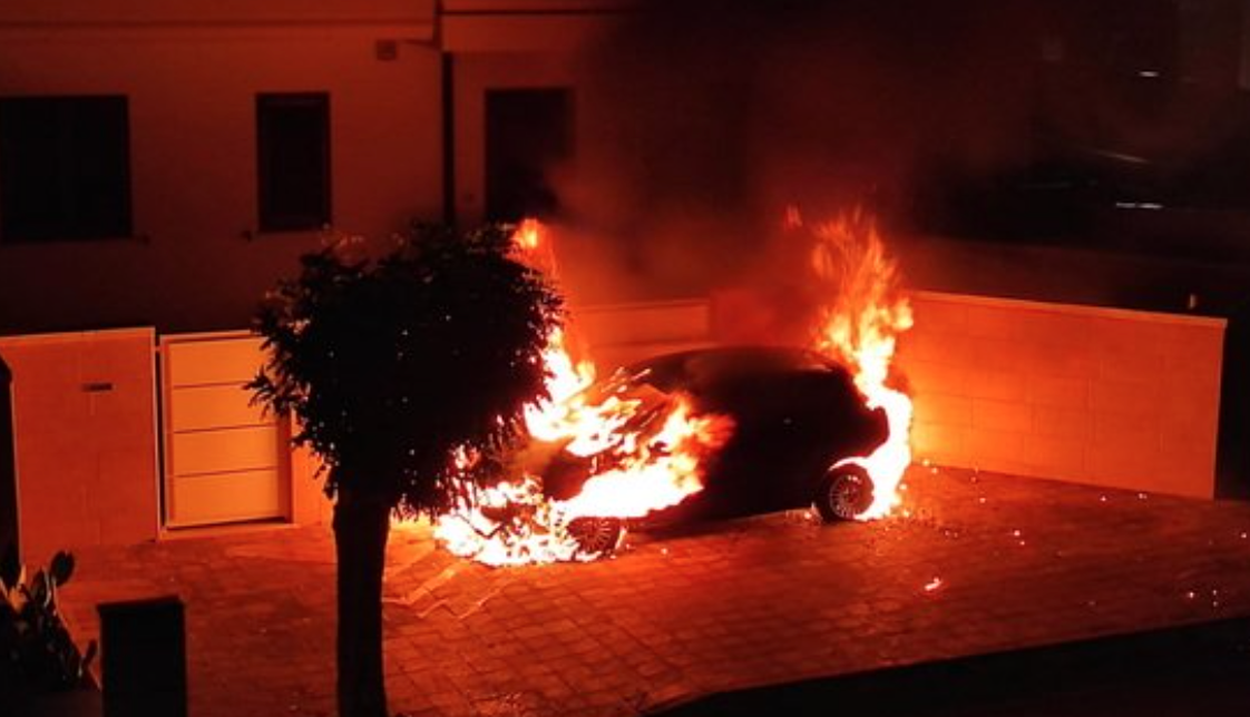 Bruciata l'auto di un assessore di un Comune del Foggiano