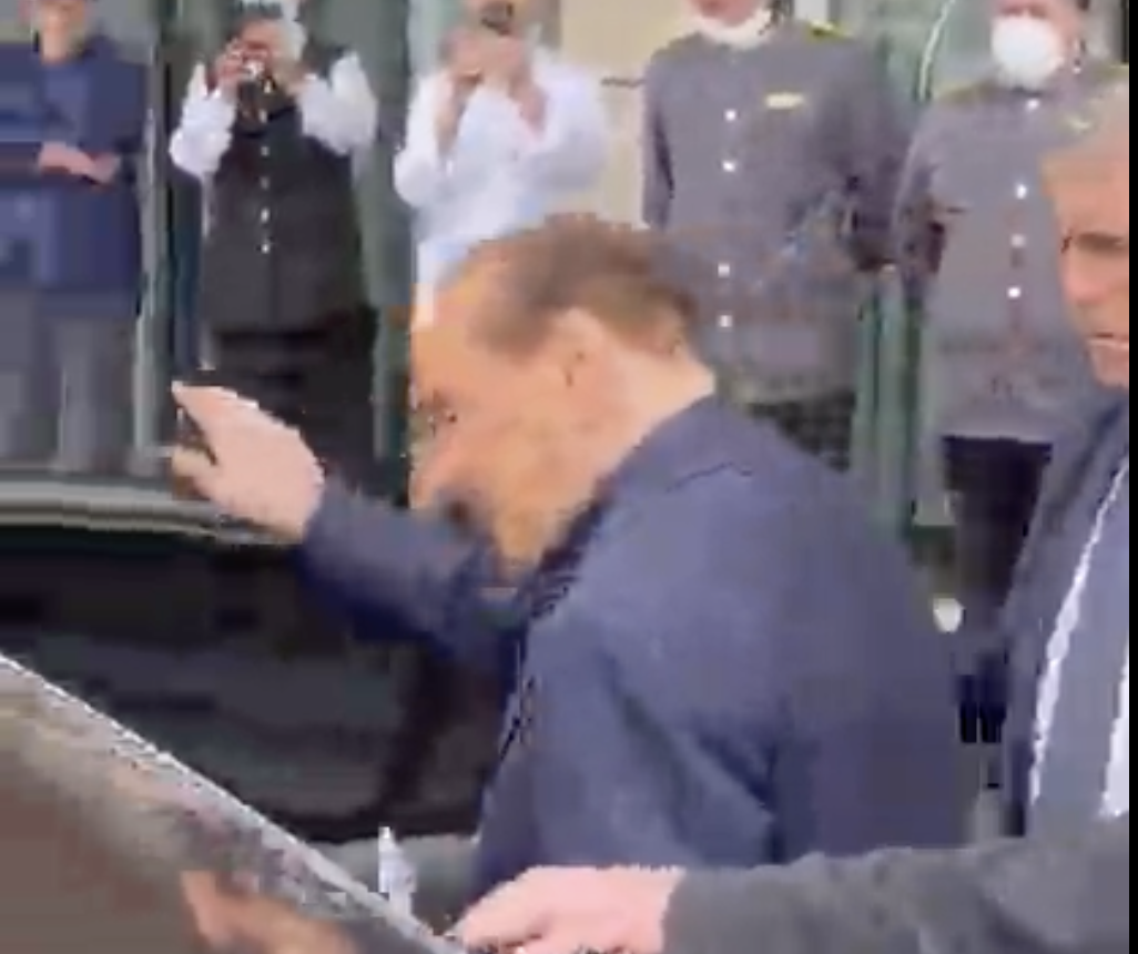 Bagno di folla a Napoli per Silvio Berlusconi