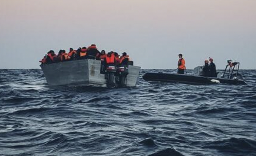 Quindici sbarchi nella notte a Lampedusa: hotspot al collasso