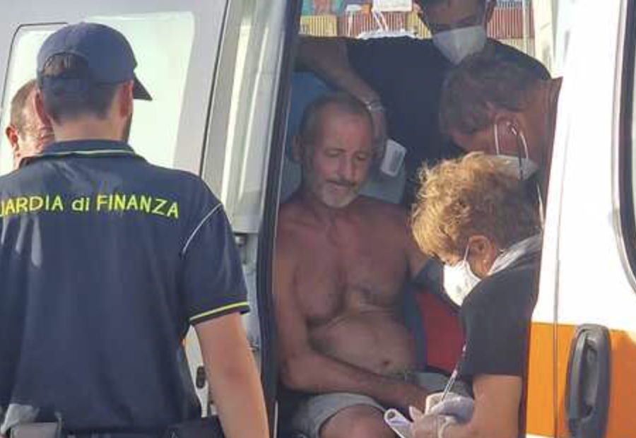 Peschereccio affonda a Gioia Tauro, equipaggio salvato dalla Finanza