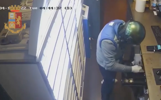 Accusato di una rapina compiuta con un complice, preso a Catania (VIDEO)