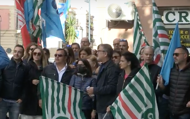 Almaviva, 450 posti a rischio: manifestazione alla Prefettura di Palermo