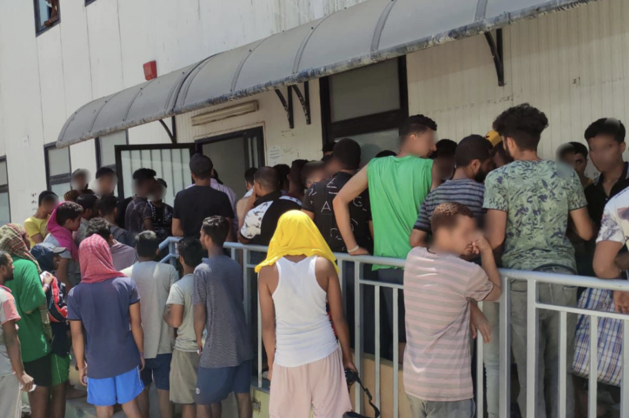 Nuovi arrivi di Migranti a Lampedusa, hotspot  scoppia: 1200 ospiti