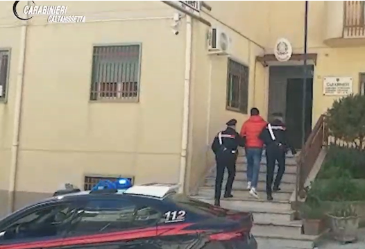 Acquistavano la 'coca' a Catania e Agrigento, poi inondavano il Nisseno: 15 arresti