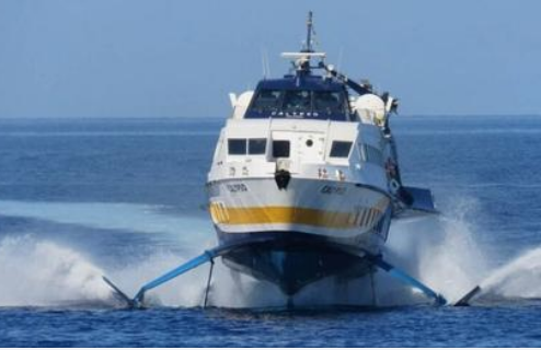 Scontro a largo del mare di Lipari: affonda una barca a vela