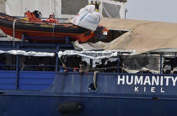 A Crotone la Humanity1 con 200 migranti a bordo