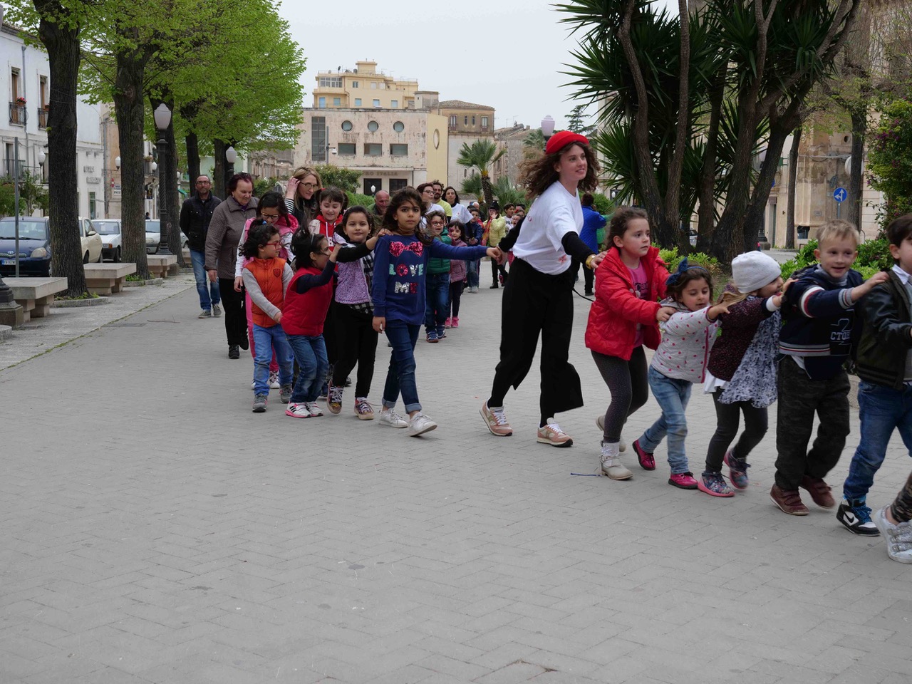 Scicli, bambini e genitori in piazza per la festa dei cantieri educativi 