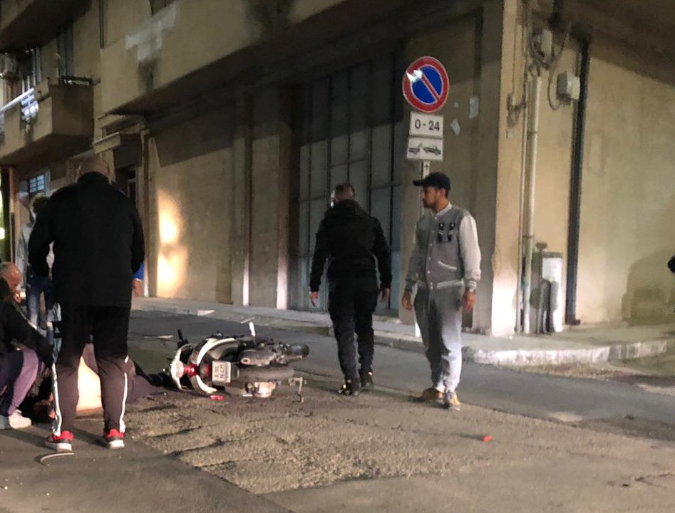 Vittoria, scontro fra due scooter: ci sono tre feriti e uno è grave