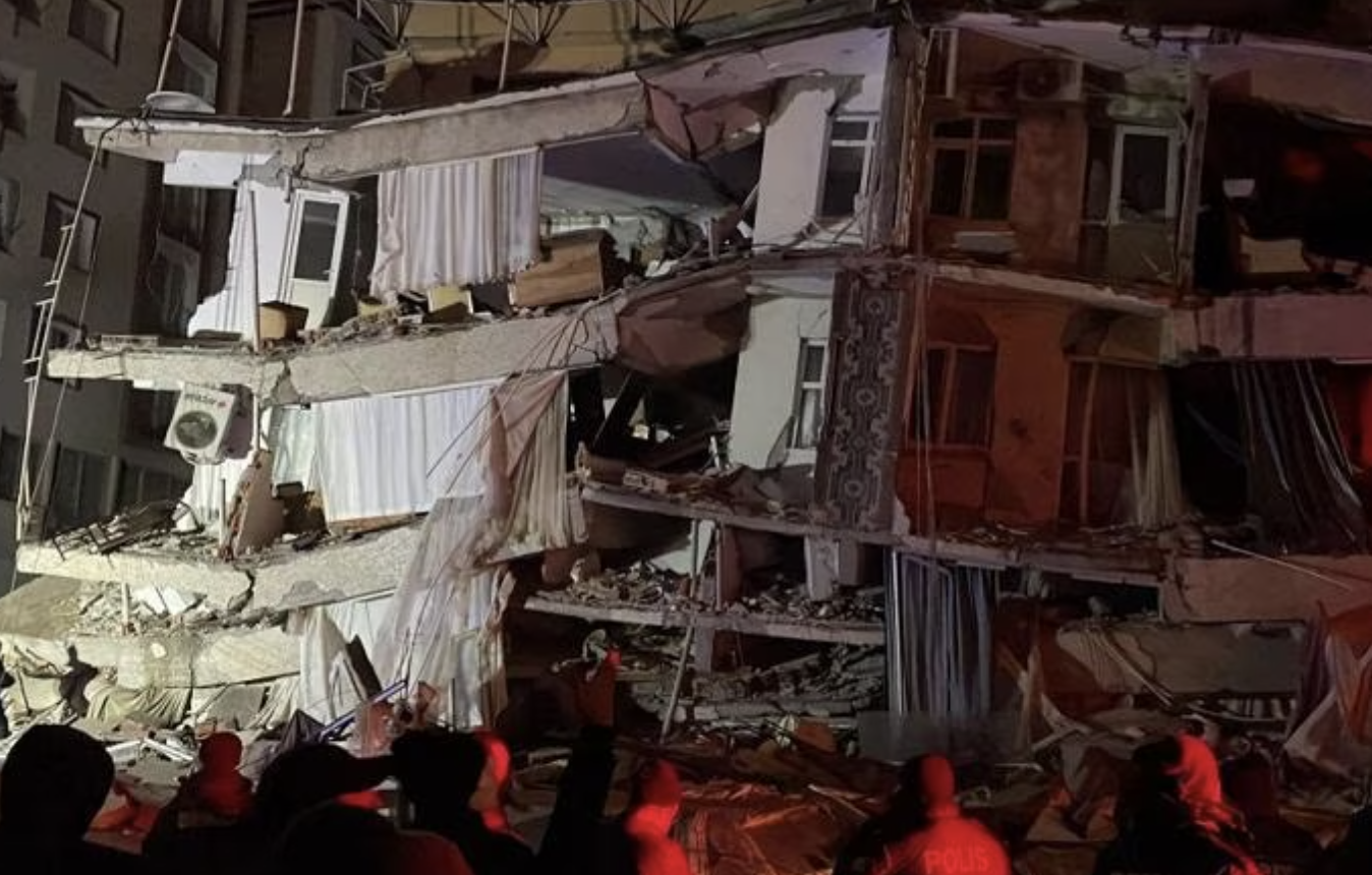 Terremoto di magnitudo 7.9 in Turchia: almeno 15 morti