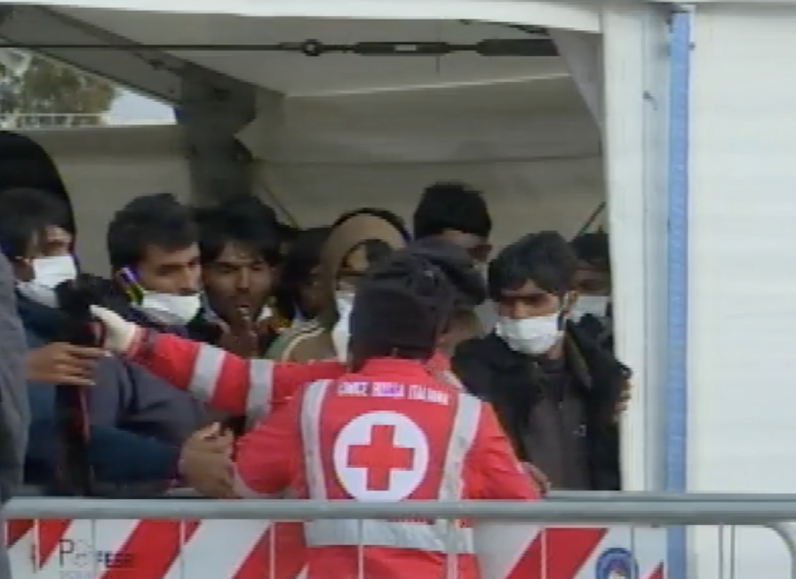 Ottocento migranti assisti dalla Croce Rossa di Augusta, Catania e Messina