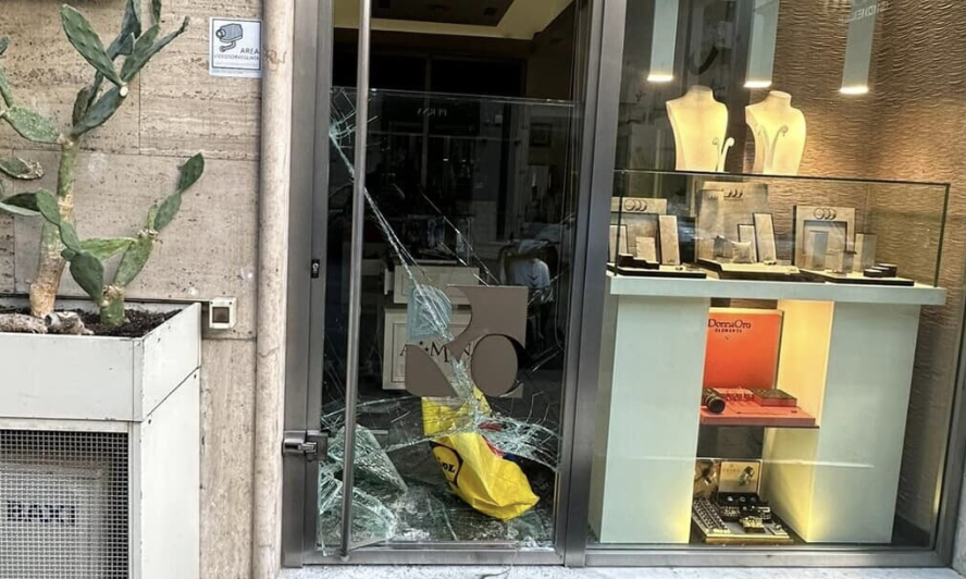 Banda della spaccata in gioielleria a Palermo: rubati preziosi