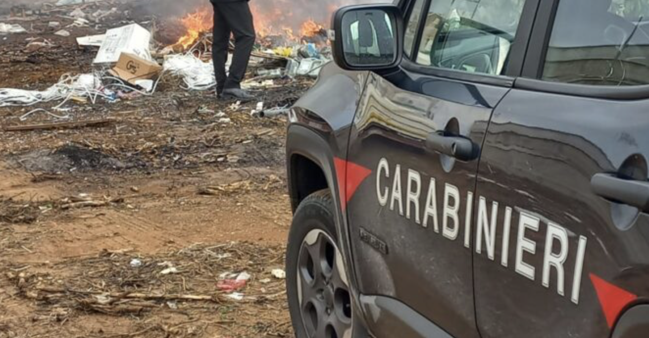 Sorpreso mentre appicca il fuoco ai rifiuti: denunciato a Scoglitti