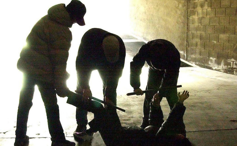 Milano, aggredito e accoltellato un senzatetto: è in gravi condizioni