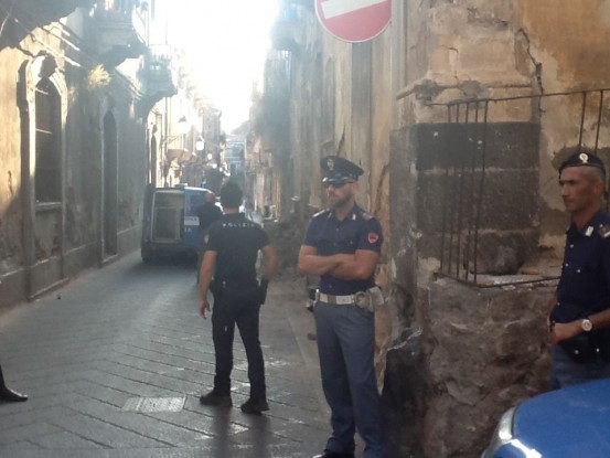 Catania, girava per San Berillo armato di coltello: denunciato