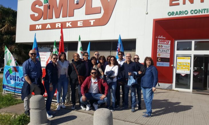 Sciopero a Siracusa dei lavoratori di Simply contro i licenzimaneti