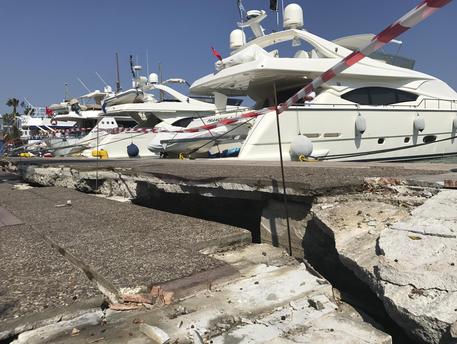 Terremoto di 6,7 in Grecia, due turisti morti a Kos
