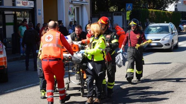 Furgone investe anziani a Massa Carrara, due morti