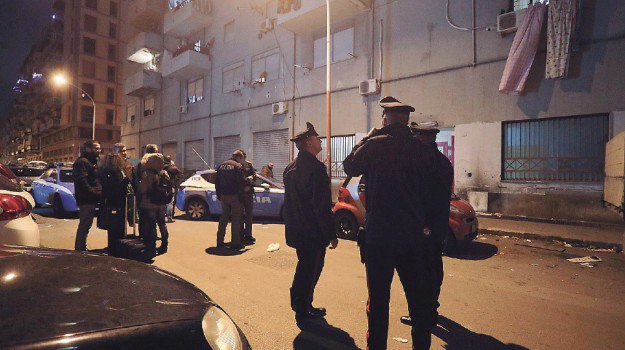 Spari in un condominio a Palermo, feriti due parenti di un pregiudicato