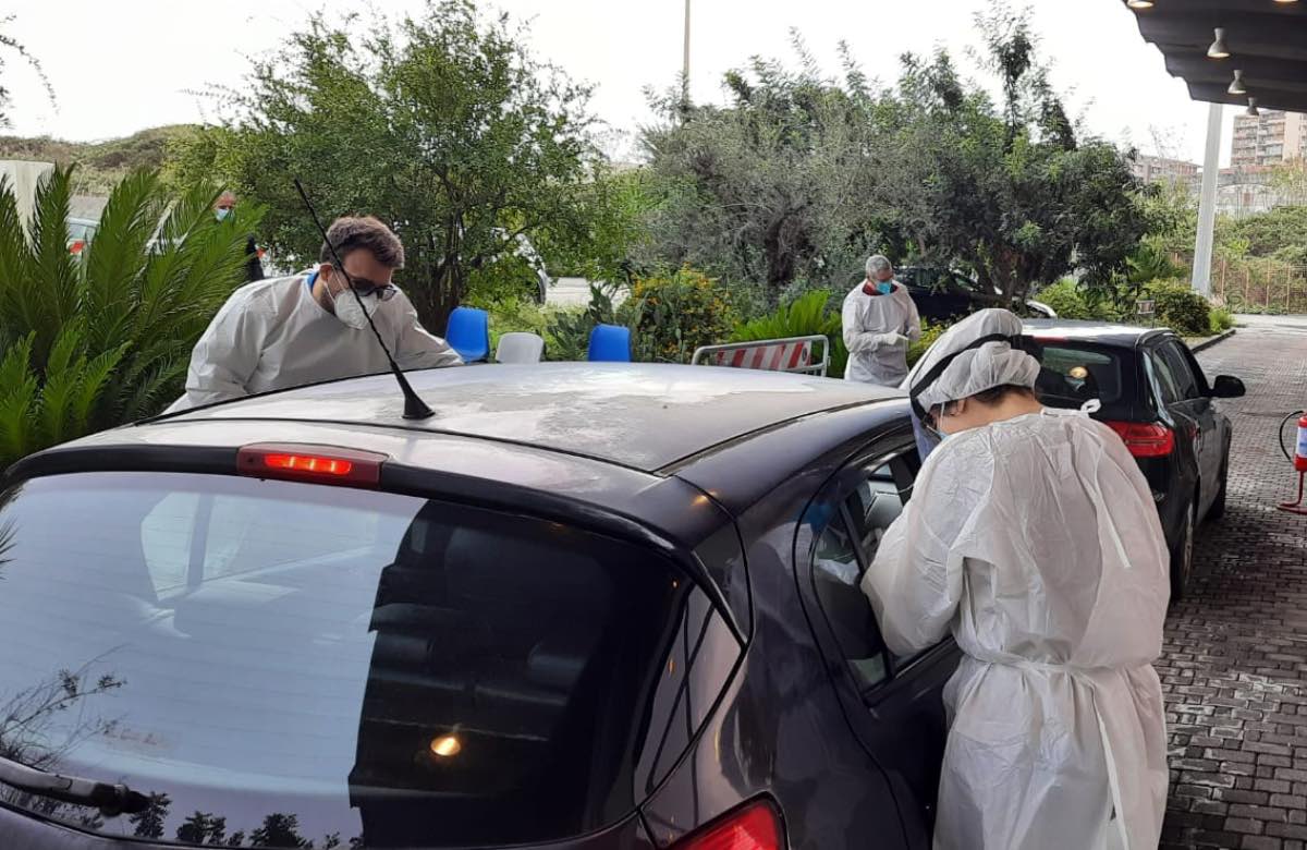 Catania, emergenza Covid: drive in per tamponi di fine isolamento in ogni distretto sanitario