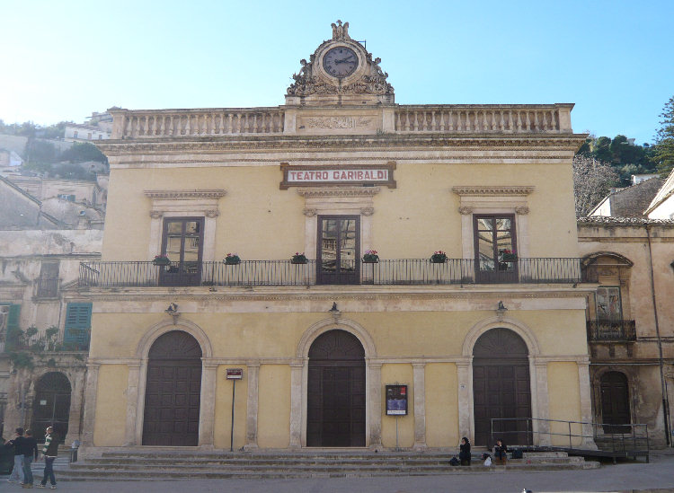 Modica, teatro dialettale al Garibaldi: in scena "Il Malandrino"