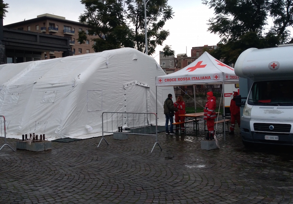 Catania, una tenda della Croce Rossa per ospitare i senzatetto