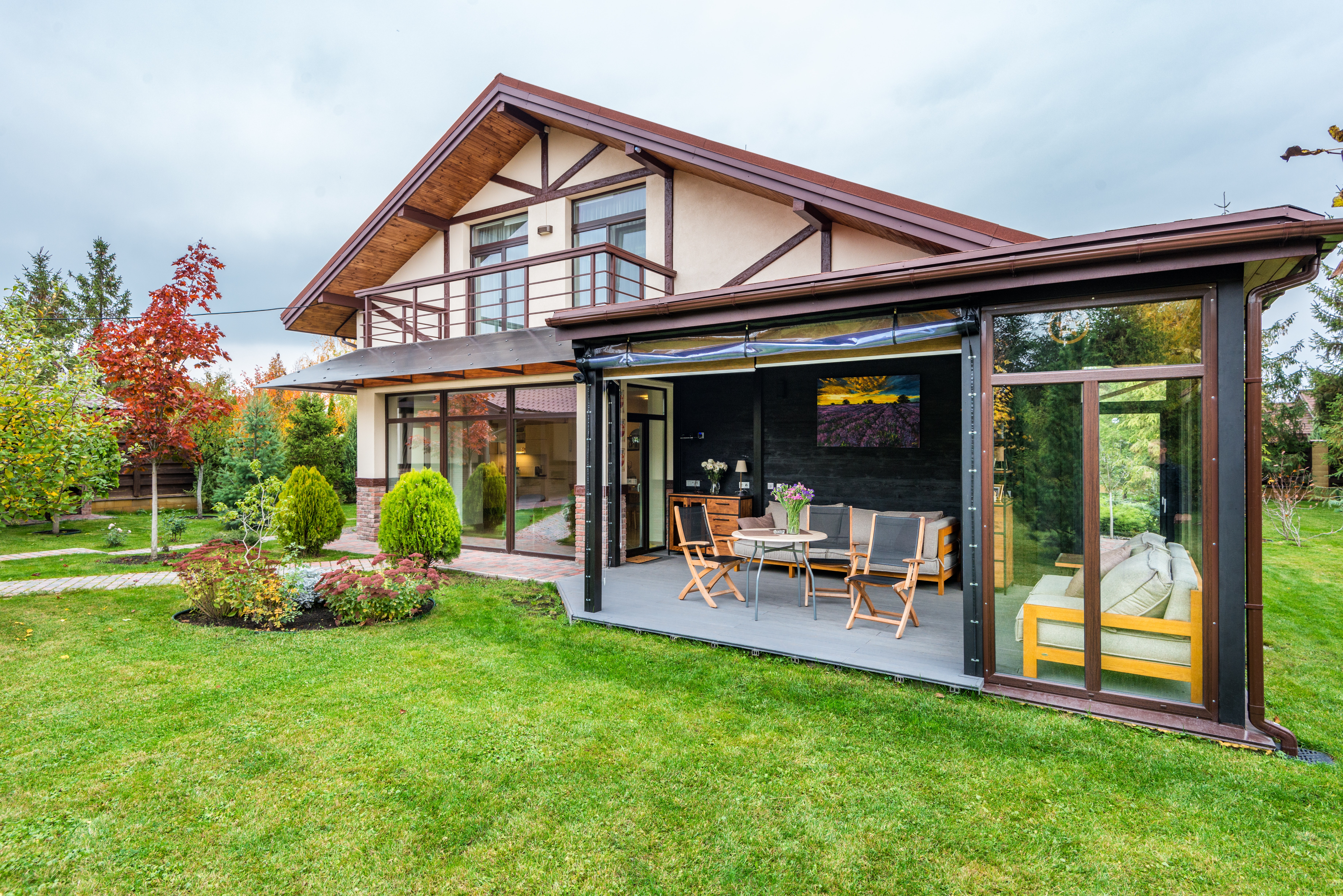 Tendenze outdoor: ampliare le dimensioni della casa con una veranda hi-tech