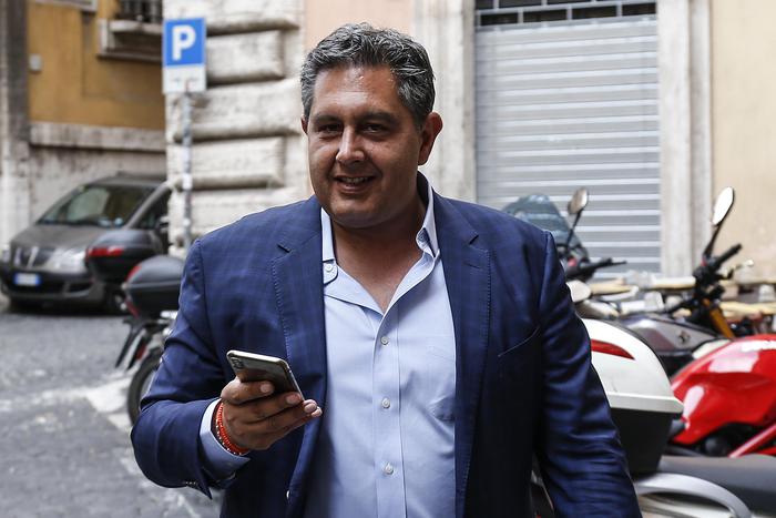 Bufera in Forza Italia, Giovanni Toti deciso a lasciare gli azzurri