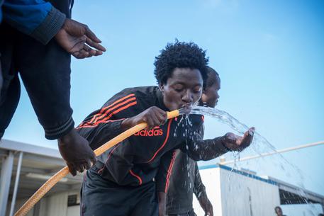 Migranti, sfuggì a un blitz a Palermo: trafficante preso in Francia