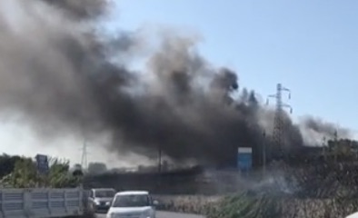 Siracusa, scoppia un incendio a Tremilia: fumo nero avvolge la città