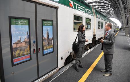 Su un treno a Milano: "Zingari scendete, avete rotto"