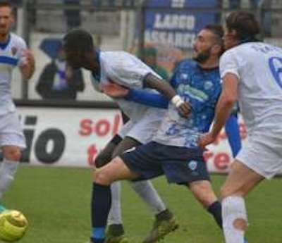 Il Siracusa travolge il  Matera in trasferta: 4 gol degli azzurri alla squadra di Auteri