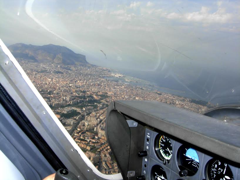 Palermo, i bimbi di Ballarò volano sulla città coi piloti dell'Aeroclub