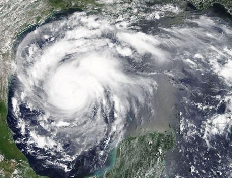 L'uragano Harvey si schianta sul Texas, è stato di calamità