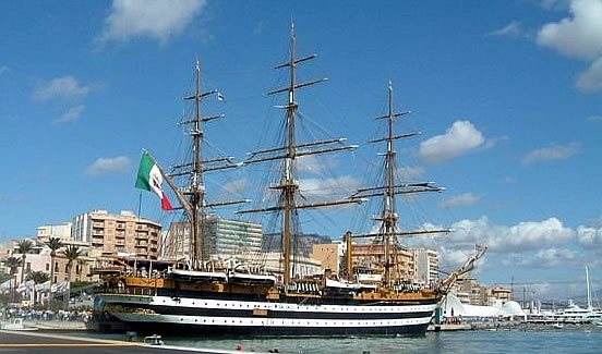La nave scuola "Amerigo Vespucci" è arrivata nel porto di Trapani