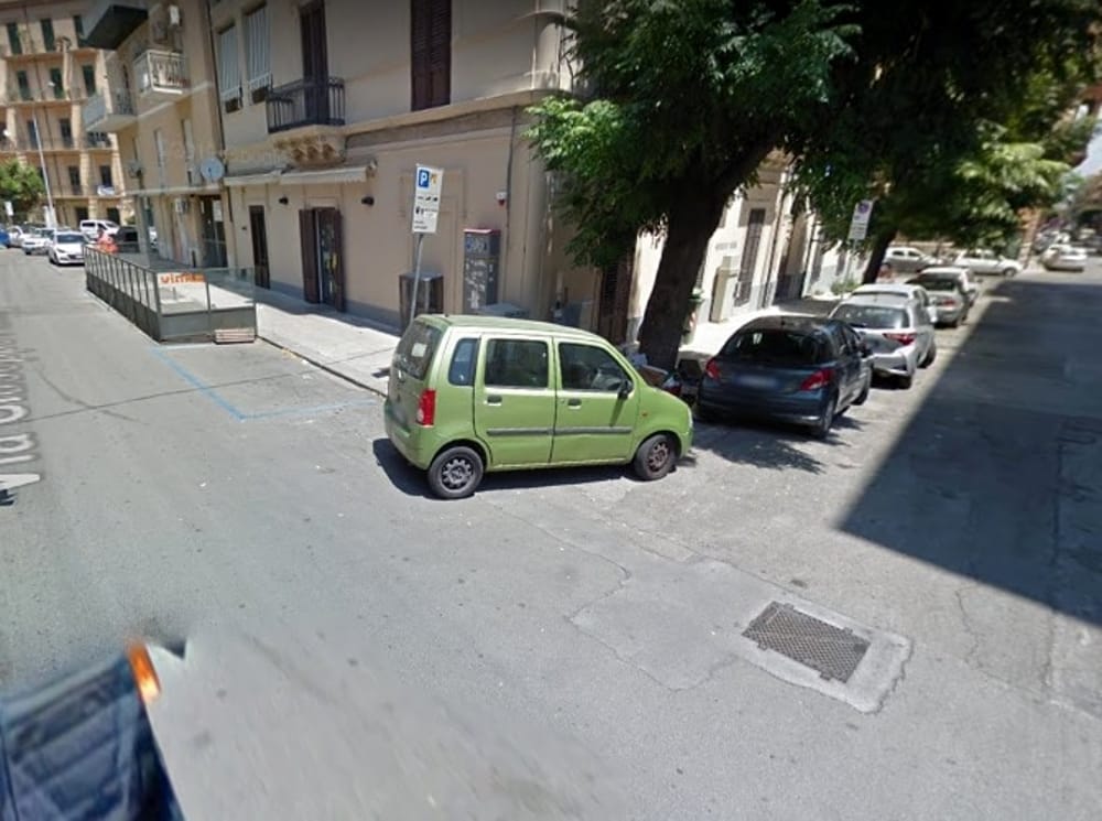 Palermo, scontro tra una Vespa e un'auto: un morto