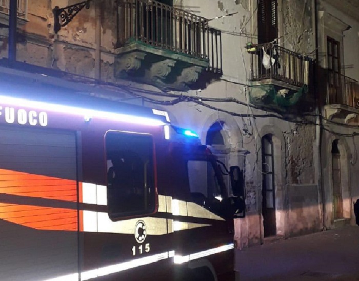 Siracusa, in fiamme un immobile del Comune a Ortigia: forse c'è dolo