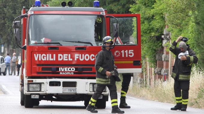 Baracca in fiamme a Roma, un uomo trovato carbonizzato