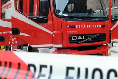 Incendio nella notte in un B&B di Roma, tre persone ferite